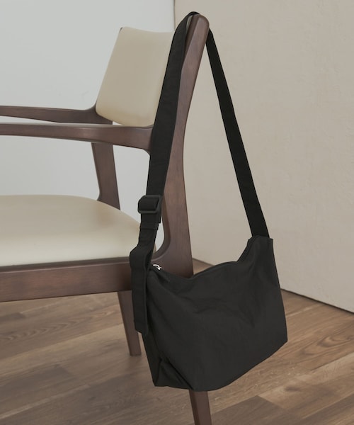 URBAN RESEARCH DOORS(アーバンリサーチドアーズ)の「ウォッシャブルミニショルダー(ショルダーバッグ・レディース・BEIGE/BLACK・one)」の1枚目の写真