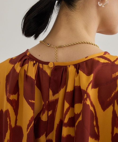 ROPE'（ロペ）の「DEVEAUXジオメトリックフラワーブラウス（シャツ/ブラウス・レディース・ブラック/オレンジ・F）」の14枚目の写真