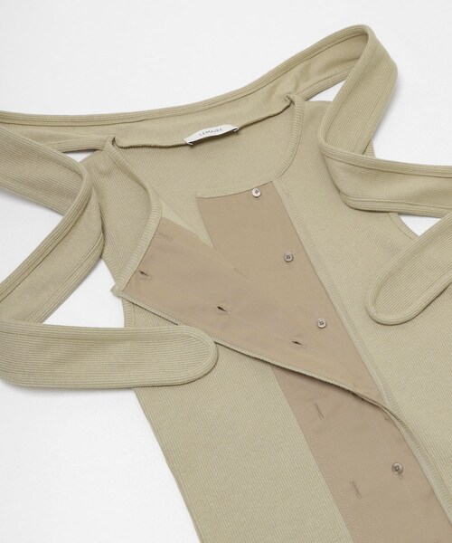 URBAN RESEARCH(アーバンリサーチ)の「LEMAIRE ASYMMETRICAL FITTED TOP(タンクトップ・レディース・BLACK/SAGE・S)」の7枚目の写真