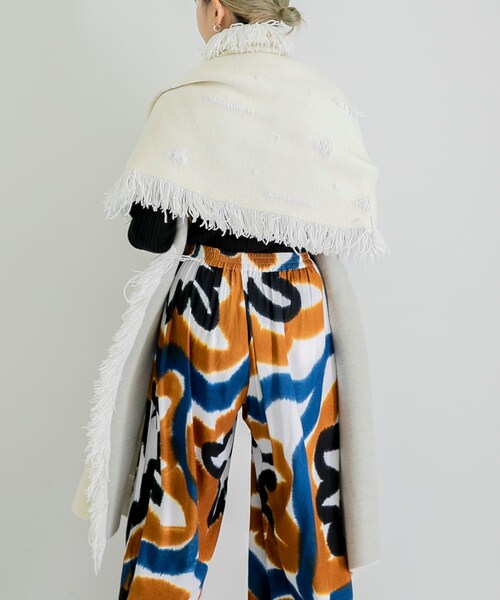 URBAN RESEARCH（アーバンリサーチ）の「malamute　night on earth fringe stole（マフラー・レディース・khaki/white/navy・FREE）」の7枚目の写真