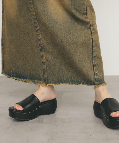 KBF（ケイビーエフ）の「スタッズサボサンダル（サンダル・レディース・BROWN/BLACK・37/38）」の5枚目の写真