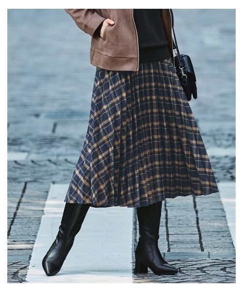 nissen（ニッセン）の「大きいサイズ 風なびくチェック柄プリーツスカート（ゆったりヒップ）（スカート・レディース・ネイビー系チェック/ボルドー系チェック・L/LL/3L/4L/5L/6L/8L/10L）」の5枚目の写真