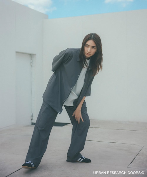 URBAN RESEARCH DOORS(アーバンリサーチドアーズ)の「『仁村紗和さん着用』『UR TECH』サマシェア イージートウラザー(その他パンツ・メンズ・GRAY/L.BLUE/CHARCOAL/BLACK・S/M/L/XL)」の2枚目の写真