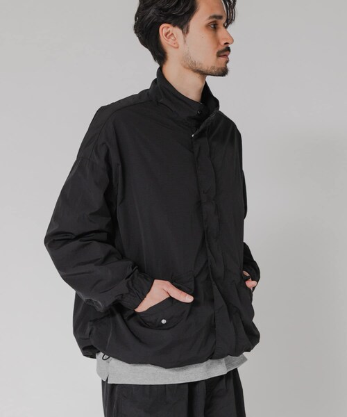 URBAN RESEARCH（アーバンリサーチ）の「NYLON SHORT MODS BLOUSON（テーラードジャケット・メンズ・BLACK/GREIGE・M/L）」の6枚目の写真