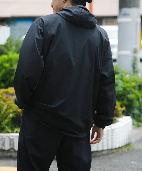 URBAN RESEARCH（アーバンリサーチ）の「Afterglow　15D CORDURA EDC HOODIE（パーカー・メンズ・CHARCOAL/BLACK・L/XL）」の7枚目の写真