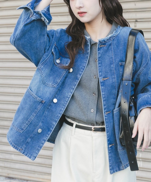 ITEMS URBANRESEARCH（アイテムズ アーバンリサーチ）の「デニムオーバーノーカラージャケット（デニムジャケット・レディース・BLU/GRY/BLK・Free）」の3枚目の写真
