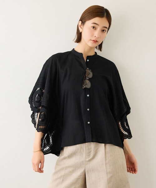 ROPE'(ロペ)の「INDIAコットンボイルシフリー刺繍ケープ(ポンチョ)ブラウス/セットアップ対応・イージーケア(シャツ/ブラウス・レディース・ブラック/ホワイト・F)」の17枚目の写真