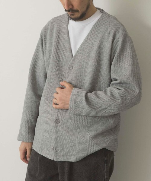 ITEMS URBANRESEARCH（アイテムズ アーバンリサーチ）の「ジオメジャカード カットソーカーディガン（カーディガン/ボレロ・メンズ・GRY/D.BLU/BLK・M/L）」の2枚目の写真