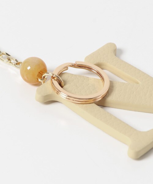 RODE SKO（ロデスコ）の「『別注』Hashibami×RODESKO　イニシャルチャーム（キーホルダー・レディース・GOLD/CUSTERD/STRAWBERRY/MATCHA/ASH BLUE・one）」の8枚目の写真