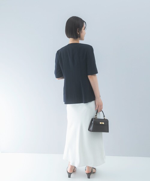 URBAN RESEARCH ROSSO(アーバンリサーチロッソ)の「クールタッチ 防シワ ハーフスリーブジャケット(ノーカラージャケット・レディース・GREIGE/DARK NAVY・Free)」の21枚目の写真