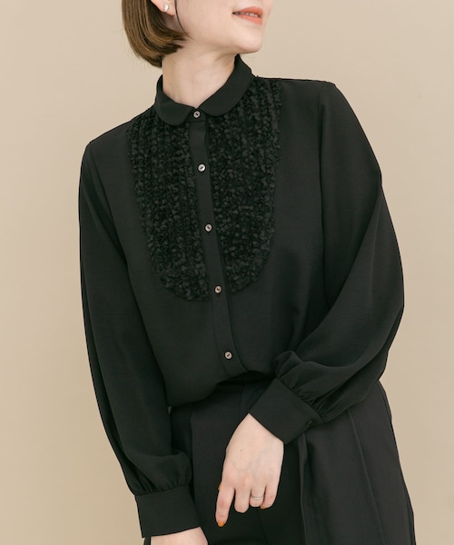 URBAN RESEARCH ROSSO（アーバンリサーチロッソ）の「『WEB/一部店舗限定』フロントレース切替ブラウス（シャツ/ブラウス・レディース・OFF/BLACK・Free）」の17枚目の写真