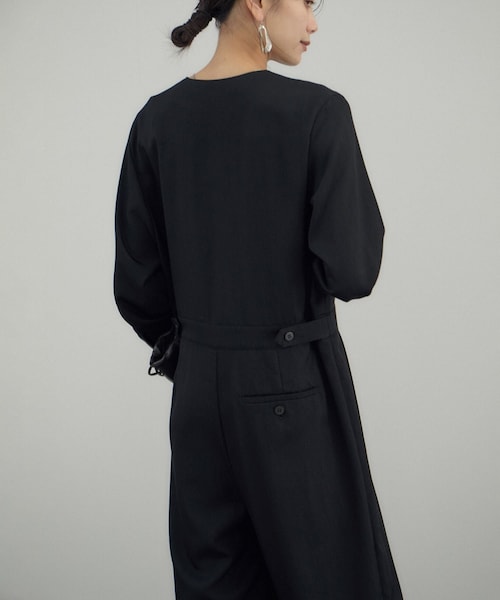 ADAM ET ROPE'（アダムエロペ）の「フロントクロスオールインワン（サロペット/オーバーオール・レディース・ブラック/ベージュ・F）」の4枚目の写真