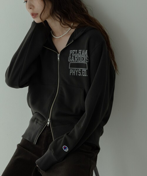 URBAN RESEARCH Sonny Label（アーバンリサーチサニーレーベル）の「『別注』Champion×Sonny Label　スウェットジップフーディー（パーカー・レディース・オフブラック/ヘザーグレー/オートミール・one）」の5枚目の写真
