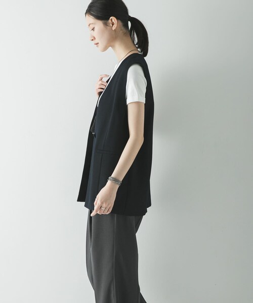 URBAN RESEARCH（アーバンリサーチ）の「シアーメッシュノーカラージレ（ベスト・レディース・BEIGE/DK NAVY・Free）」の17枚目の写真