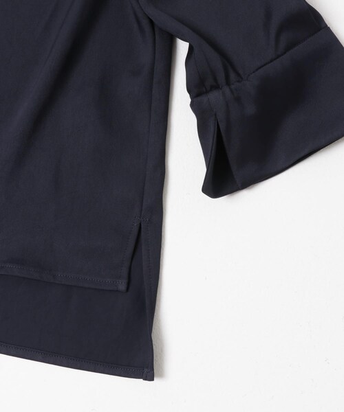 URBAN RESEARCH ROSSO（アーバンリサーチロッソ）の「シルキーツイルVネックブラウス（シャツ/ブラウス・レディース・OFF/MINT/NAVY・Free）」の11枚目の写真