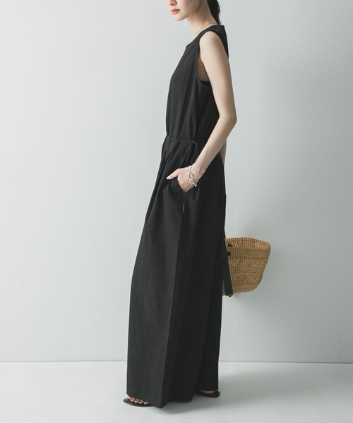 URBAN RESEARCH(アーバンリサーチ)の「『吸水速乾/UVカット』『別注』THOUSAND MILE×URBAN RESEARCH SLEEVELESS ALL IN ONE(つなぎ/オールインワン・レディース・BLACK/NAVYSTRIPE・M/L)」の6枚目の写真
