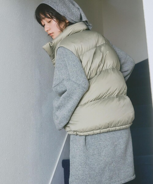 URBAN RESEARCH DOORS（アーバンリサーチドアーズ）の「『別注』Marmot×DOORS　DOWN VEST（その他アウター・レディース・BLACK/SAGE/ORANGE・One）」の13枚目の写真