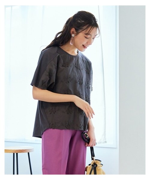 nissen（ニッセン）の「大きいサイズゆるシルエットレース切替プルオーバー（Tシャツ/カットソー・レディース・オフホワイト/マスタード/サックス/ミント/チャコールグレー・L~LL相当/3L~4L相当/5L~6L相当/8L相当/10L相当）」の7枚目の写真