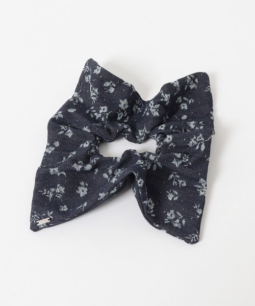 URBAN RESEARCH ROSSO（アーバンリサーチロッソ）の「heyep　FLORAL DENIM SCRUNCHIE（ヘアゴム・レディース・BLUE・-）」の3枚目の写真