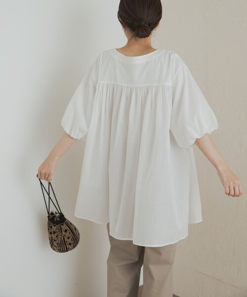 URBAN RESEARCH DOORS(アーバンリサーチドアーズ)の「コットンボイルVネックチュニック(チュニック・レディース・OFF/BLACK・M)」の7枚目の写真