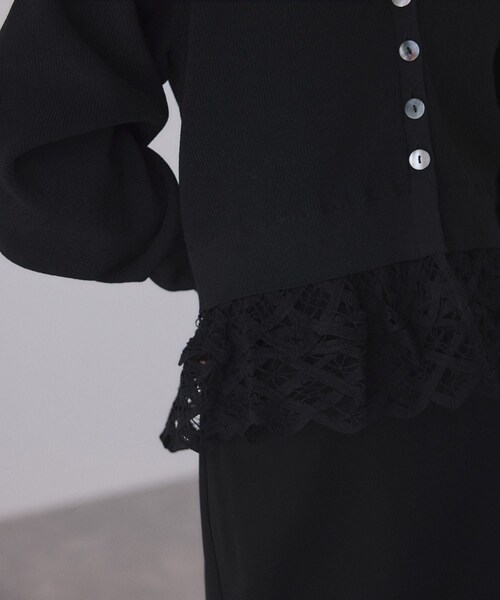 ADAM ET ROPE'（アダムエロペ）の「バテンレースコンビニットカーディガン（カーディガン/ボレロ・レディース・ブラック/ダークブラウン/キナリ・F）」の16枚目の写真
