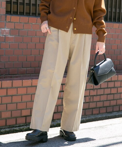 URBAN RESEARCH DOORS（アーバンリサーチドアーズ）の「FORK&SPOON　イージーチノパンツ（チノパンツ・レディース・BEIGE/INK BLACK・1/2）」の2枚目の写真