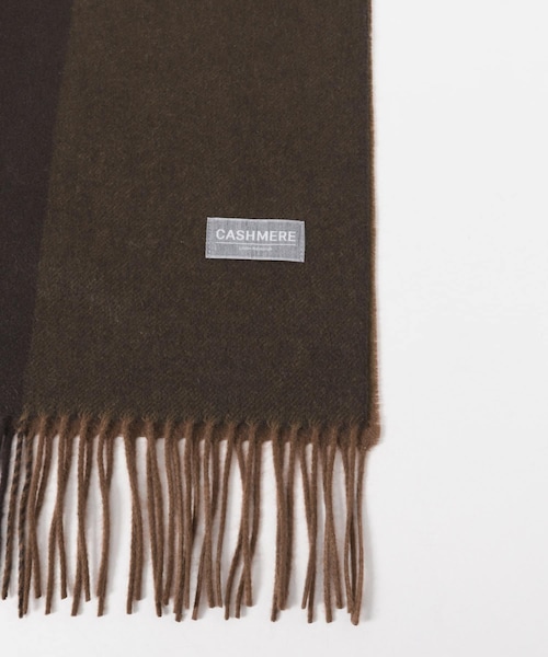 URBAN RESEARCH（アーバンリサーチ）の「バイカラーカシミヤマフラー（マフラー・メンズ・BRN×L.BRN/CCL×GRAY・FREE）」の8枚目の写真