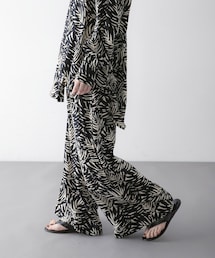 URBAN RESEARCH | 『一部別注カラー』LUSANA　CICI PANTS(その他パンツ)