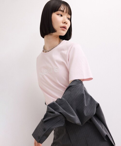 ADAM ET ROPE'(アダムエロペ)の「【WEB限定】クリーンタッチコットン刺しゅうロゴT(Tシャツ/カットソー・レディース・ホワイト/ダークブラウン/ネイビー/ピンク系・F)」の11枚目の写真