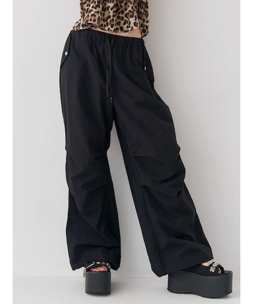 EVRIS（エヴリス）の「ボリュームワイドパンツ（カーゴパンツ・レディース・ブラック/ピンク・S/M）」の6枚目の写真
