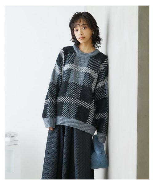 nissen（ニッセン）の「配色ジャガードオーバーサイズニット＜大きいサイズ有＞（ニット/セーター・レディース・オレンジ系/チェック:オレンジ系/サックス系/サックス系(チェック)/ネイビー系/チェック:ネイビー系/黒系/黒系(チェック)/ブロック:オレンジ系/サックス系(ブロック)/ブロック:グリーン系/チェック:モカ系/ニュアンス:グレー系/ニュアンス:ベージュ系/ニュアンス:黒系・S~M/L~LL/3L~4L/5L~6L/8L/10L）」の7枚目の写真