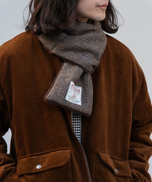 URBAN RESEARCH Sonny Label（アーバンリサーチサニーレーベル）の「HARRIS TWEED中綿マフラー（マフラー・メンズ・チャコール/ネイビー/ブラウン・One）」の9枚目の写真
