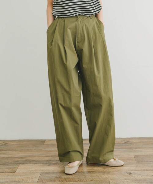 ITEMS URBANRESEARCH（アイテムズ アーバンリサーチ）の「ナイロンコクーンパンツ（その他パンツ・レディース・KHK/BEG/NVY・FREE）」の18枚目の写真