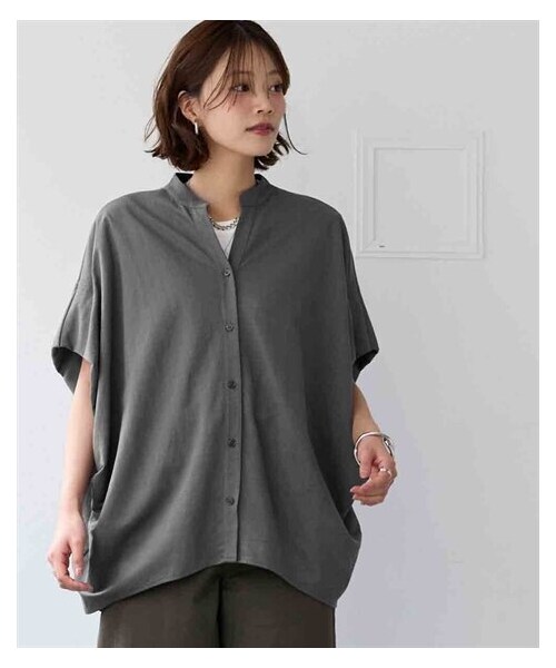 nissen（ニッセン）の「＜大きいサイズ＞涼やか美ラクRUタッチバンドカラードルマンスリーブチュニックブラウス（接触冷感・抗菌防臭・UVカット・遮熱）（シャツ/ブラウス・レディース・黒/チャコールグレー/グレージュ/オフホワイト×黒系ストライプ・L~LL相当/3L~4L相当/5L~6L相当/8L相当/10L相当）」の3枚目の写真