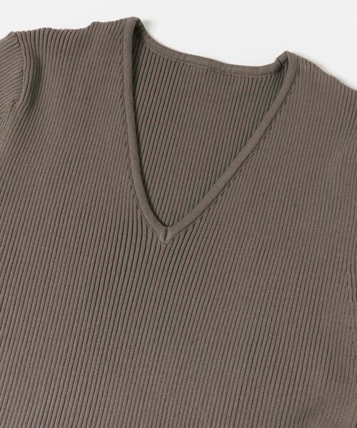 URBAN RESEARCH ROSSO（アーバンリサーチロッソ）の「『WEB/一部店舗限定』フォルムシルエットVネックリブワンピース（ワンピース・レディース・MOCHA/DARK RED/NAVY・36/38）」の14枚目の写真