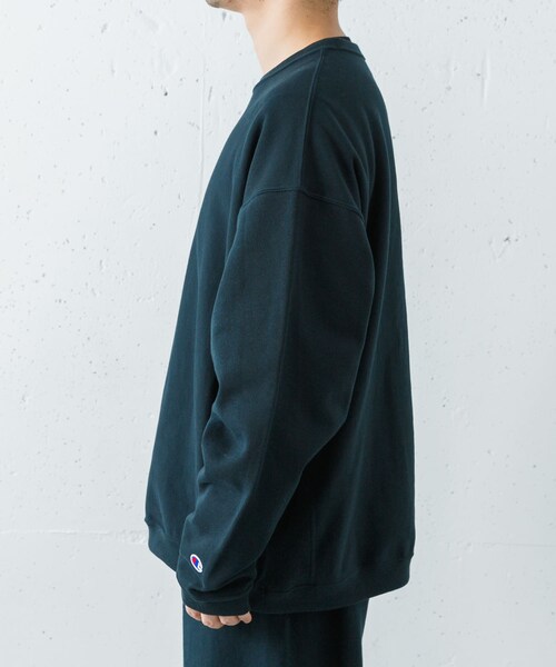 URBAN RESEARCH（アーバンリサーチ）の「『別注』Champion×Wide Dad　RW DAD SWEAT CREW-NECK（スウェット・メンズ・NAVY・1/2）」の14枚目の写真