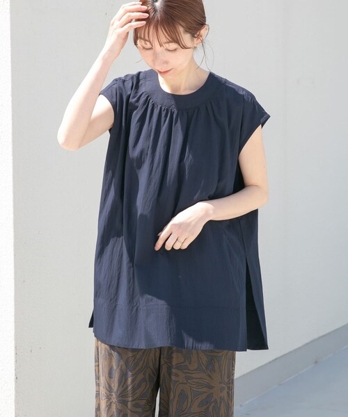 ITEMS URBANRESEARCH（アイテムズ アーバンリサーチ）の「サイドスリットフレンチブラウス（シャツ/ブラウス・レディース・RENGA/OFF/NVY・FREE）」の14枚目の写真
