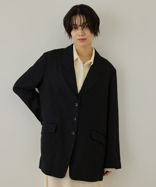ADAM ET ROPE'(アダムエロペ)の「ビスコースウールエフォートレスジャケット / セットアップ対応(テーラードジャケット・レディース・ブラック/ブラウン・F)」の4枚目の写真