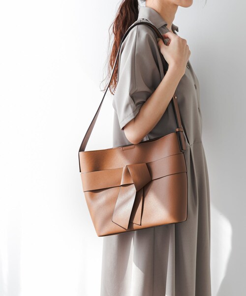 URBAN RESEARCH DOORS（アーバンリサーチドアーズ）の「リボンショルダーバッグ（ショルダーバッグ・レディース・CAMEL/BLACK・One）」の2枚目の写真