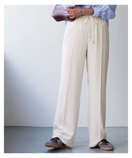 nissen（ニッセン）の「【しわシャキ】イージーセミフレアパンツ（防しわ・形態安定・接触冷感・UVカット）＜大きいサイズ有＞（パンツ・レディース・ラテホワイト/チャコール/モカブラウン/サンドベージュ★26秋新色・S/M/L/LL/3L/4L/5L/6L/8L/10L）」の5枚目の写真