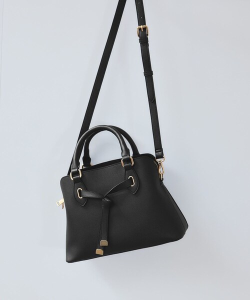 VIS（ビス）の「フロントタイ ブガッティ型ボストンバッグ/2WAY（ボストンバッグ・レディース・ブラック/ベージュ系/レッド・F）」の2枚目の写真