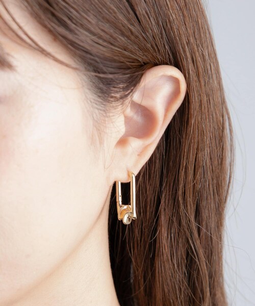 URBAN RESEARCH Sonny Label（アーバンリサーチサニーレーベル）の「ステンレスツイストピアス（ピアス（両耳用）・レディース・シルバー/ゴールド・One）」の2枚目の写真