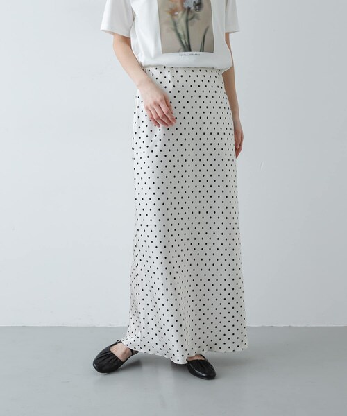 SENSE OF PLACE by URBAN RESEARCH(センスオブプレイスバイアーバンリサーチ)の「サテンアイラインスカート(スカート・レディース・IVORY/BLACK/CHARCOAL/IVO×BLK/BLK×WHT/BEG×WHT・S/M/TALL)」の17枚目の写真