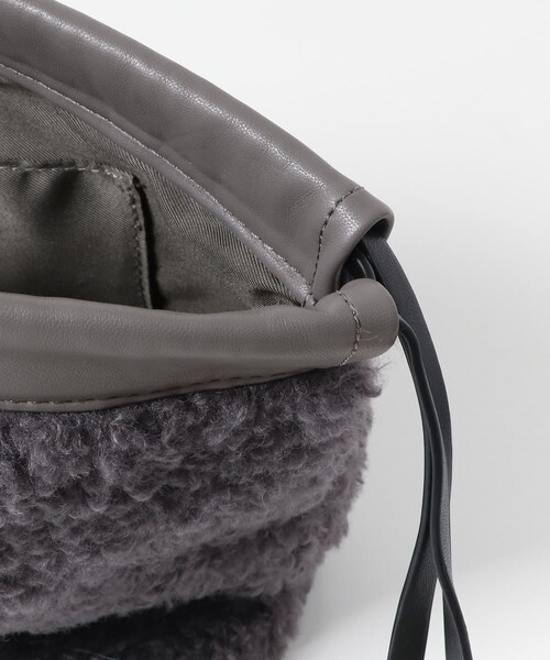 URBAN RESEARCH Sonny Label（アーバンリサーチサニーレーベル）の「プードルファー巾着バッグ（ショルダーバッグ・レディース・ブルー/Lベージュ/チャコール・one）」の7枚目の写真