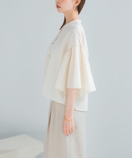 URBAN RESEARCH ROSSO（アーバンリサーチロッソ）の「『一部WEB限定カラー』UVカットウォッシャブルリネン混ブラウス（シャツ/ブラウス・レディース・OFF/NAVY/YELLOW/RED・Free）」の15枚目の写真