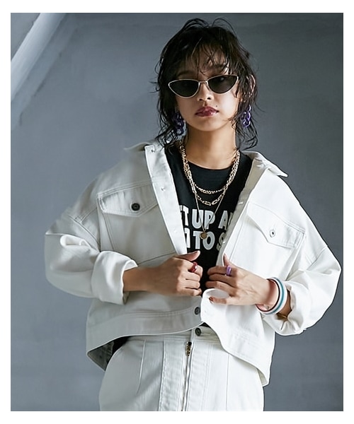 nissen（ニッセン）の「大きいサイズ ワイドシルエットショート丈デニムジャケット GEVS.（デニムジャケット・レディース・ホワイトデニム/ブラックデニム・L~LL相当/3L~4L相当/5L~6L相当/8L~10L相当）」の10枚目の写真