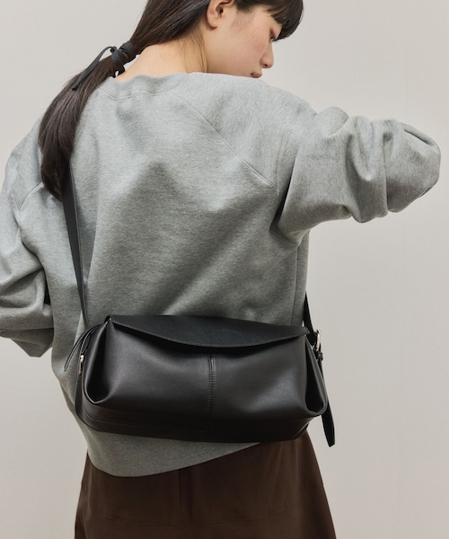 ADAM ET ROPE'（アダムエロペ）の「【サステナブル】フラップショルダーバッグ（ショルダーバッグ・レディース・ブラック/ブラウン・F）」の13枚目の写真