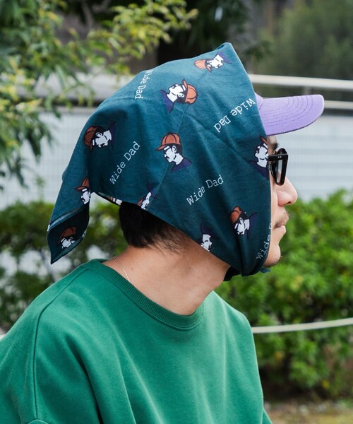 URBAN RESEARCH(アーバンリサーチ)の「Wide Dad BANDANA(バンダナ/スカーフ・メンズ・D.GREEN・Free)」の1枚目の写真