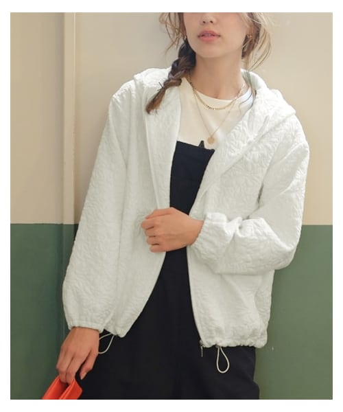 nissen（ニッセン）の「大きいサイズ ゆるシルエット花柄ジャガードパーカー（パーカー・レディース・オフホワイト/ミントグリーン/チャコールグレー・L/LL/3L/4L/5L/6L/8L/10L）」の6枚目の写真