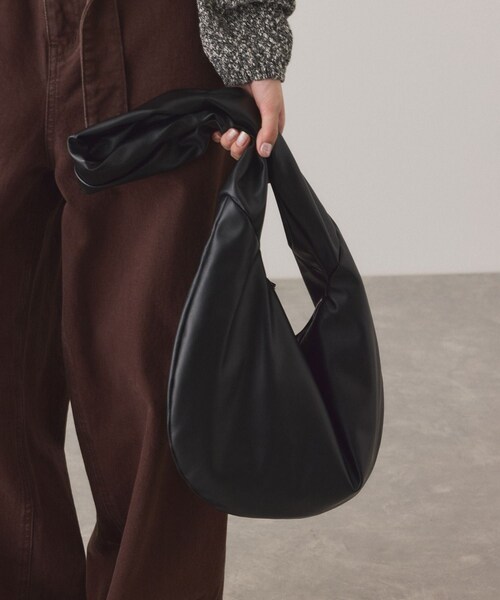 ADAM ET ROPE'(アダムエロペ)の「ボディショルダーバッグ(ショルダーバッグ・レディース・ブラック/ホワイト・F)」の5枚目の写真